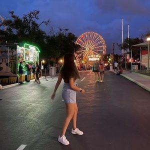 Meet your Posher, Daniela